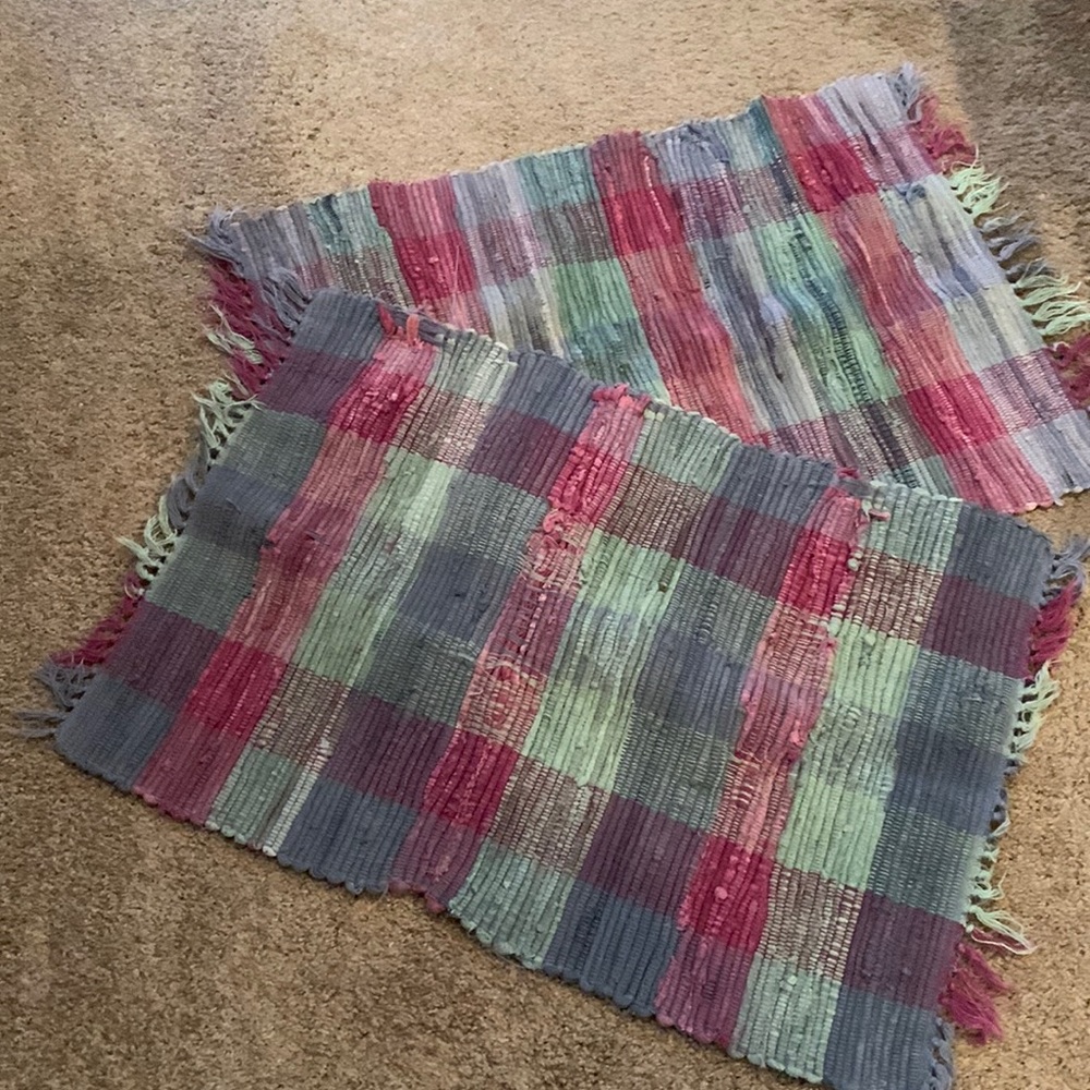 Set of 2 throw rugs